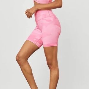 Alo Yoga | 7” High-Waist Biker Short | Pink Camo